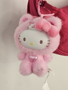 Top Toy Sanrio Hello Kitty In Teddy Pajamas Peach Pink Crescent Travel Bag 😍😍
